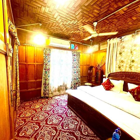 Lake Palace Group Of House Boats Srīnagar Esterno foto