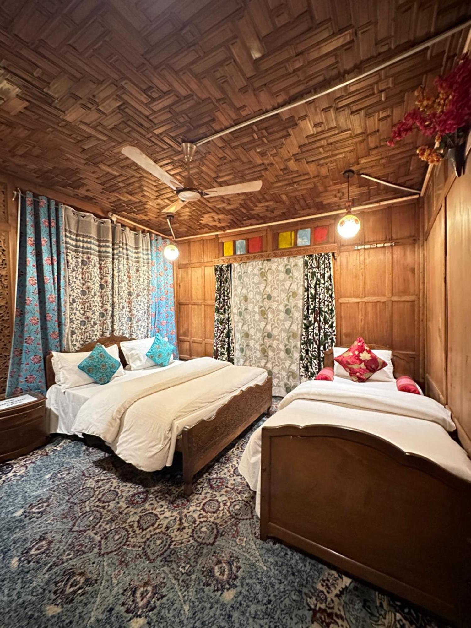 Lake Palace Group Of House Boats Srīnagar Esterno foto