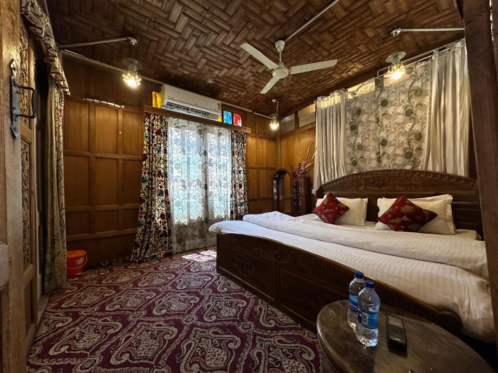 Lake Palace Group Of House Boats Srīnagar Esterno foto