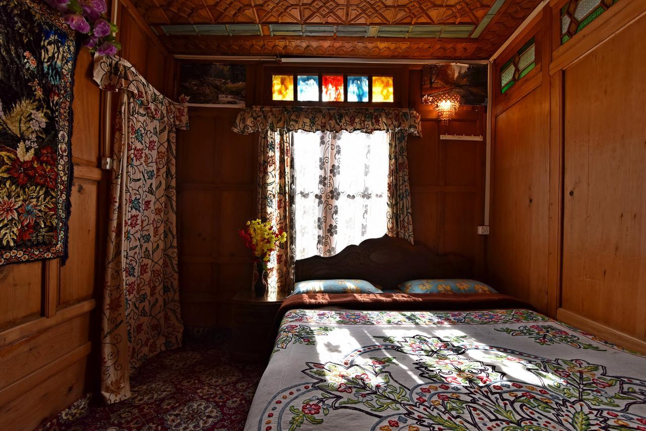 Lake Palace Group Of House Boats Srīnagar Esterno foto