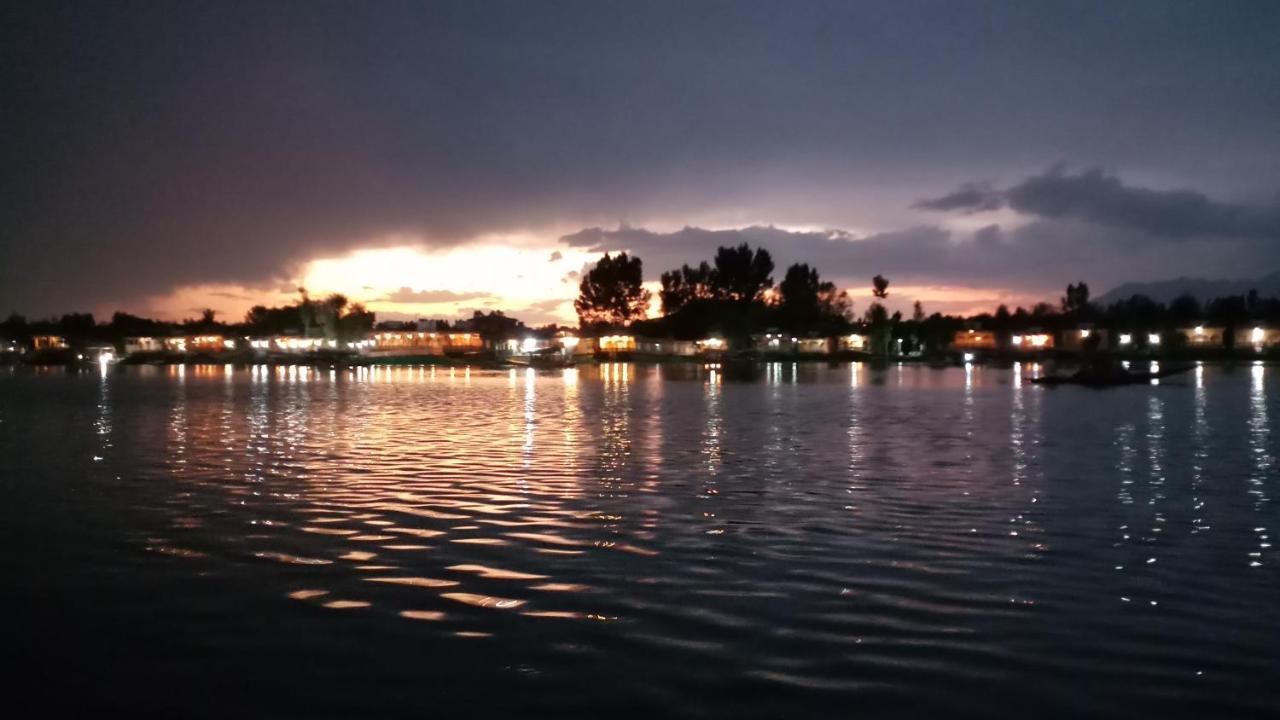 Lake Palace Group Of House Boats Srīnagar Esterno foto